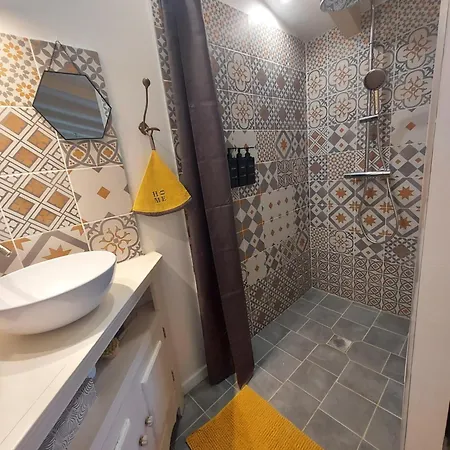 Chez Agatha Bed & Breakfast 3*