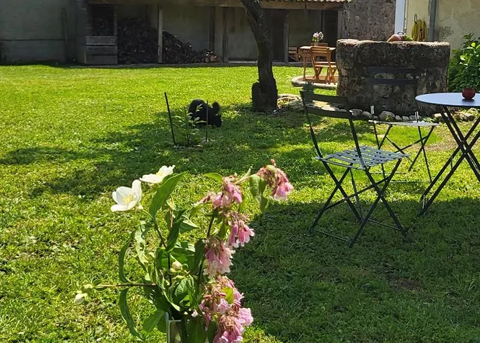 Chez Agatha Bed & Breakfast 3*