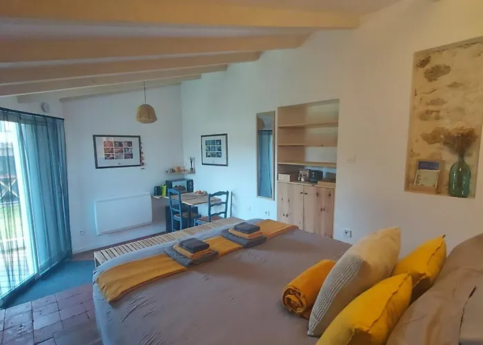 Chez Agatha Bed & Breakfast 3*